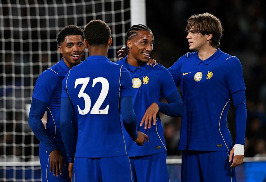 Chelsea chuẩn bị cho trận derby London với Tottenham tại Sydney
