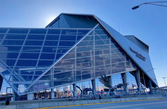 Sân Mercedes-Benz Stadium tại Atlanta trước một ngày thi đấu lớn