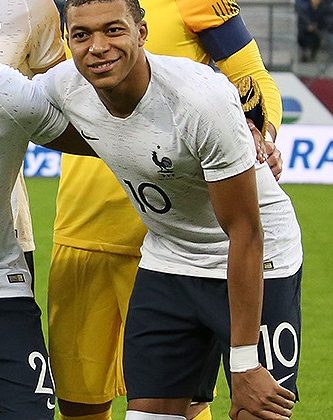 Kylian Mbappe trong màu áo đội tuyển Pháp