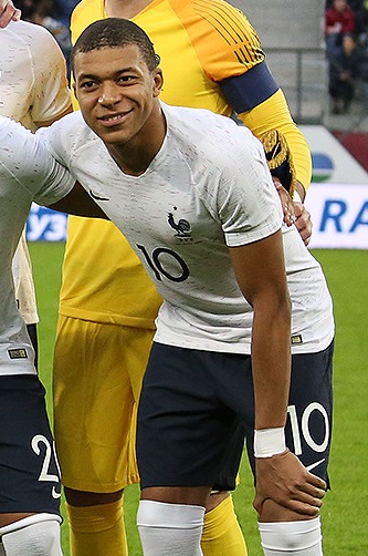 Kylian Mbappe trong màu áo đội tuyển Pháp