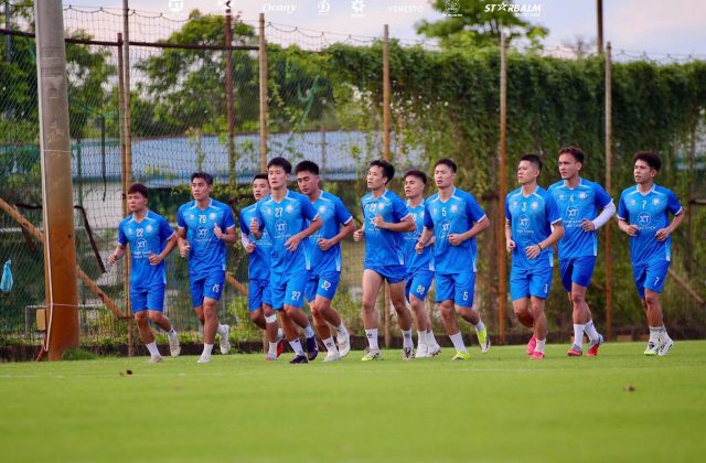 Cầu thủ Thép Xanh Nam Định tập luyện trước mùa giải 2026/27