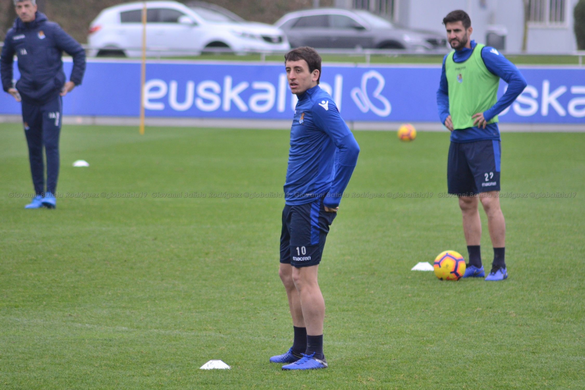 Mikel Oyarzabal trong mau ao Tay Ban Nha truoc tran thang Ao 3-0