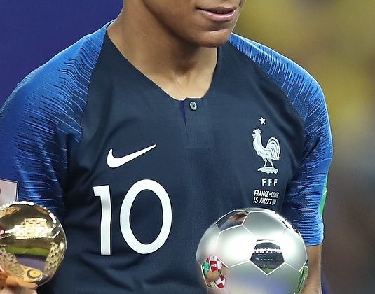 Kylian Mbappe trong màu áo đội tuyển Pháp