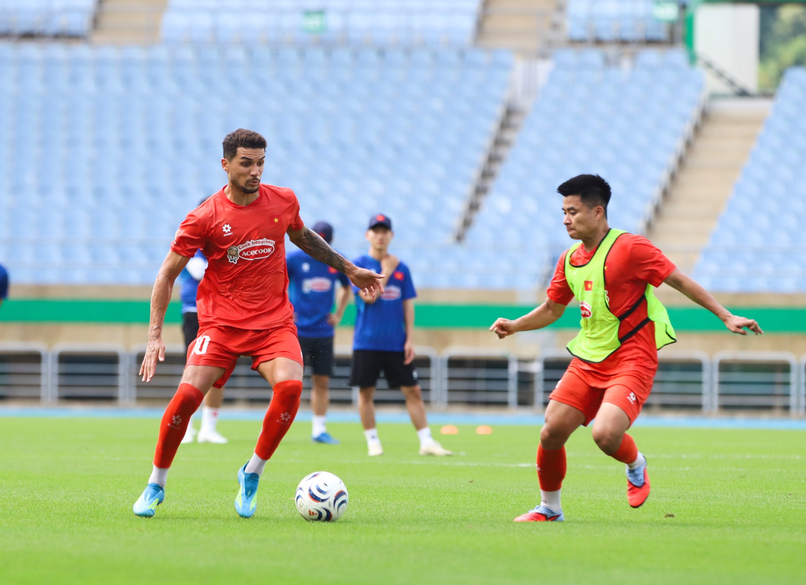 Tuyển Việt Nam tập luyện tại Hàn Quốc trước trận gặp Yongin FC