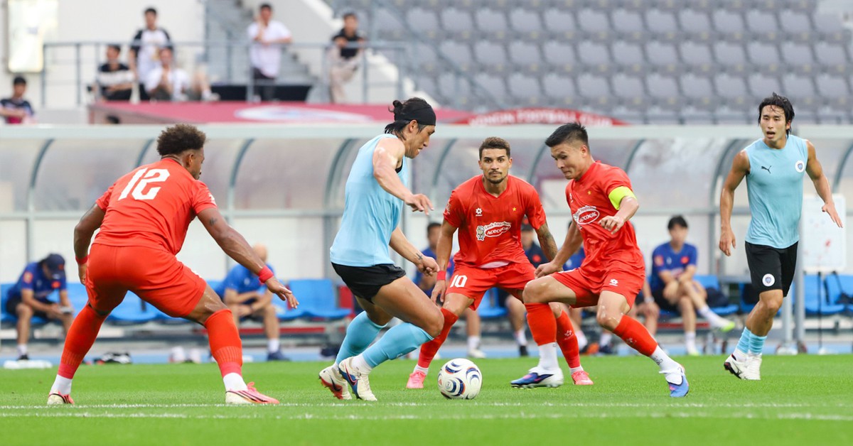 Quang Hải tập cùng đội tuyển Việt Nam trước trận gặp Gangwon FC