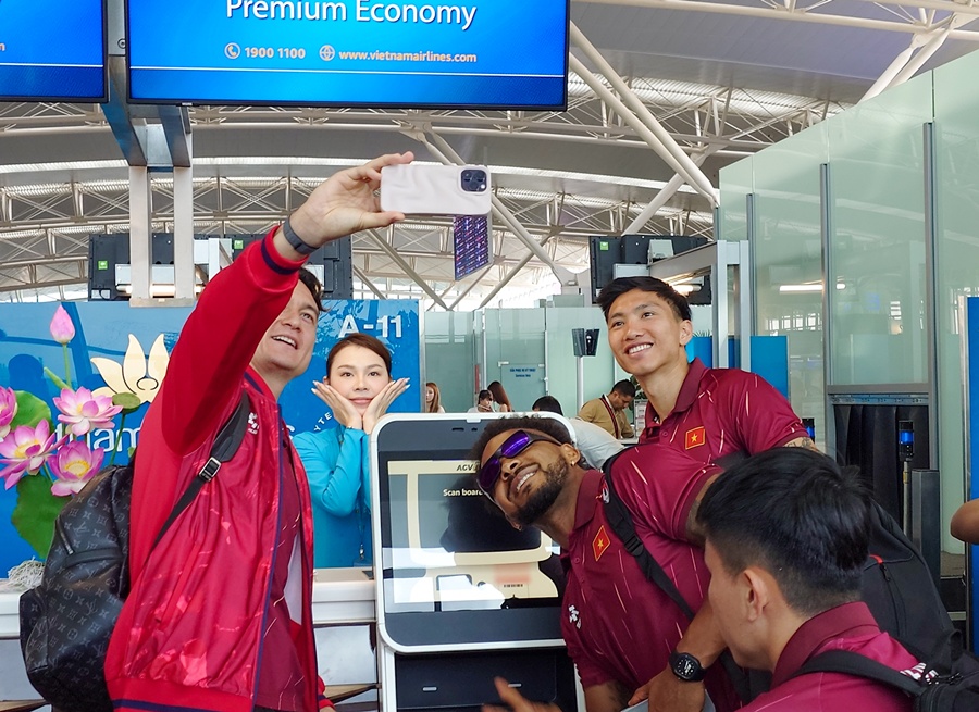 Tuyển Việt Nam lên đường sang Hàn Quốc tập huấn trước ASEAN Cup 2026