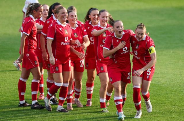 Wrexham ăn mừng ở vòng loại Women Champions League 2026 27