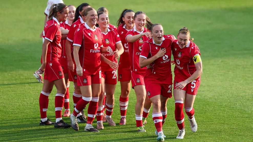 Wrexham ăn mừng ở vòng loại Women Champions League 2026 27