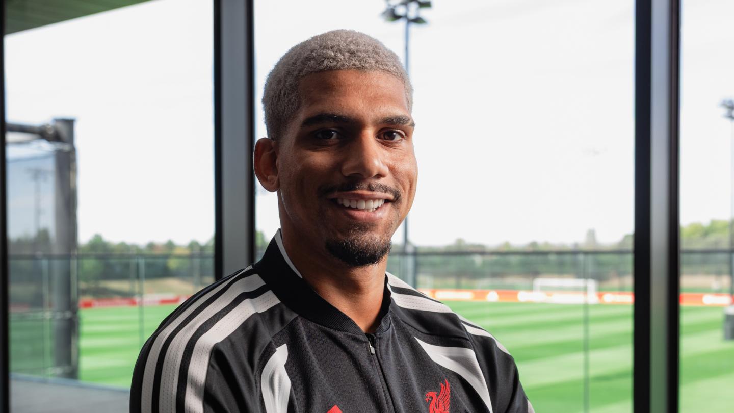 Ronald Araujo trong màu áo Liverpool