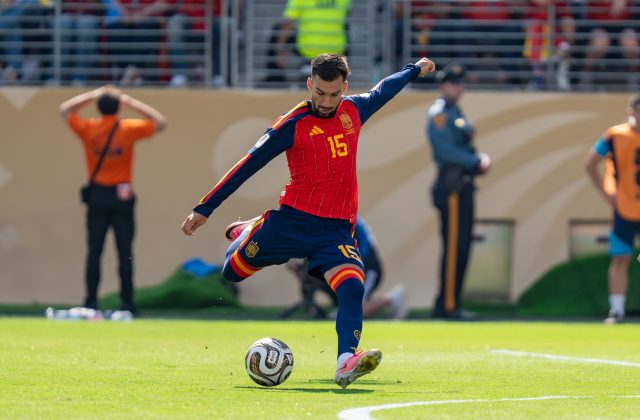 Álex Baena trong màu áo đội tuyển Tây Ban Nha