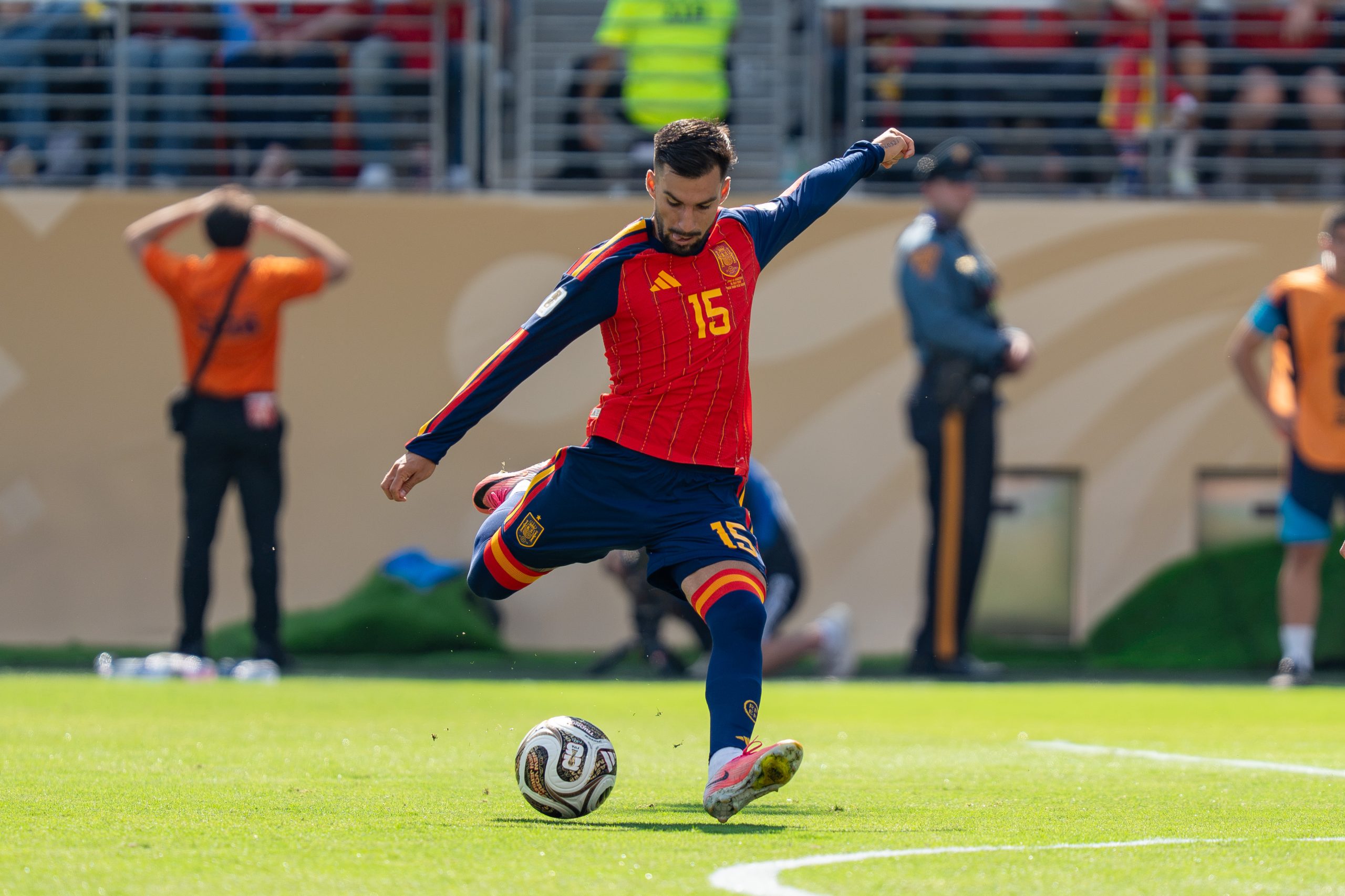 Álex Baena trong màu áo đội tuyển Tây Ban Nha