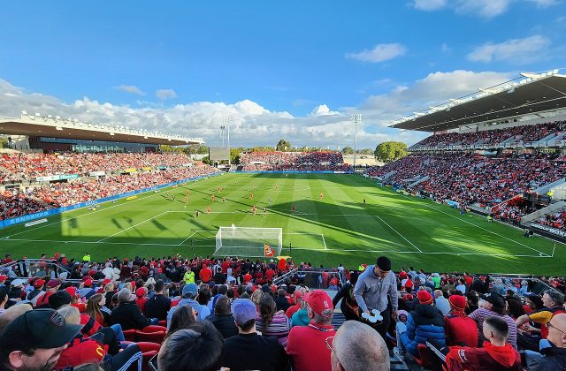 Sân Hindmarsh ở Adelaide, nơi CAHN thắng Adelaide United 2-0