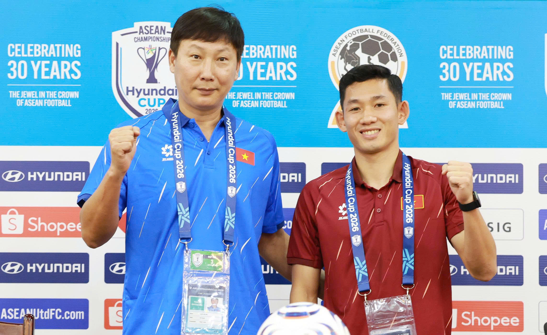 HLV Kim Sang Sik trong buổi họp báo trước trận gặp Campuchia