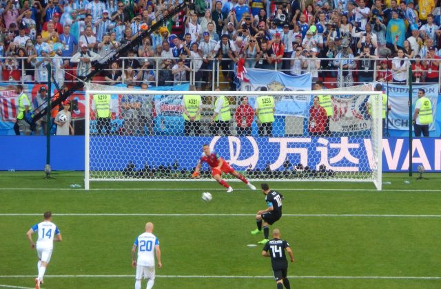 Lionel Messi thực hiện quả phạt đền tại World Cup 2018