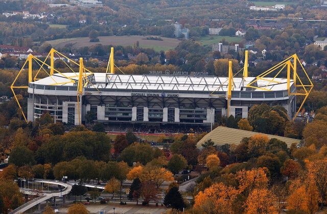 Sân vận động Signal Iduna Park của Borussia Dortmund