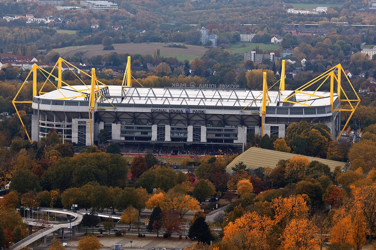 Sân vận động Signal Iduna Park của Borussia Dortmund