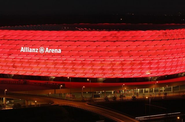 Sân vận động Allianz Arena của Bayern Munich về đêm