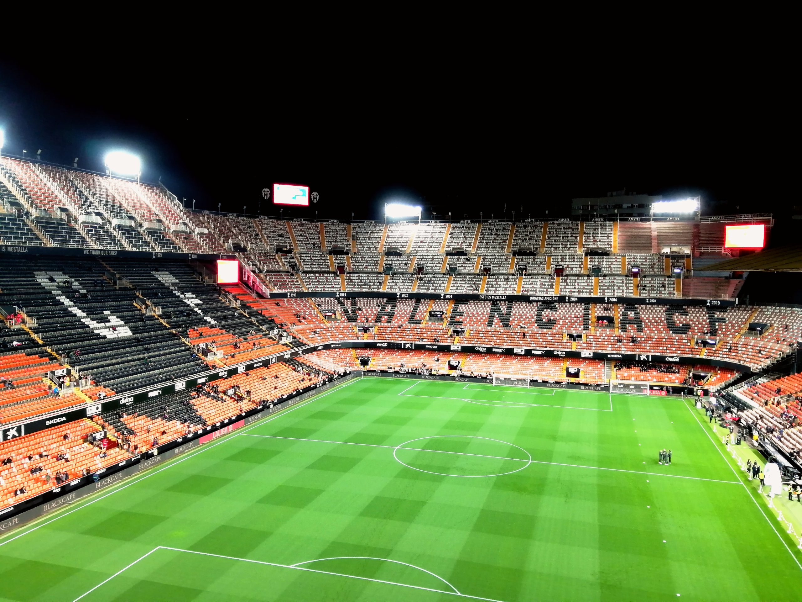 Sân Mestalla ở Valencia trước trận đấu