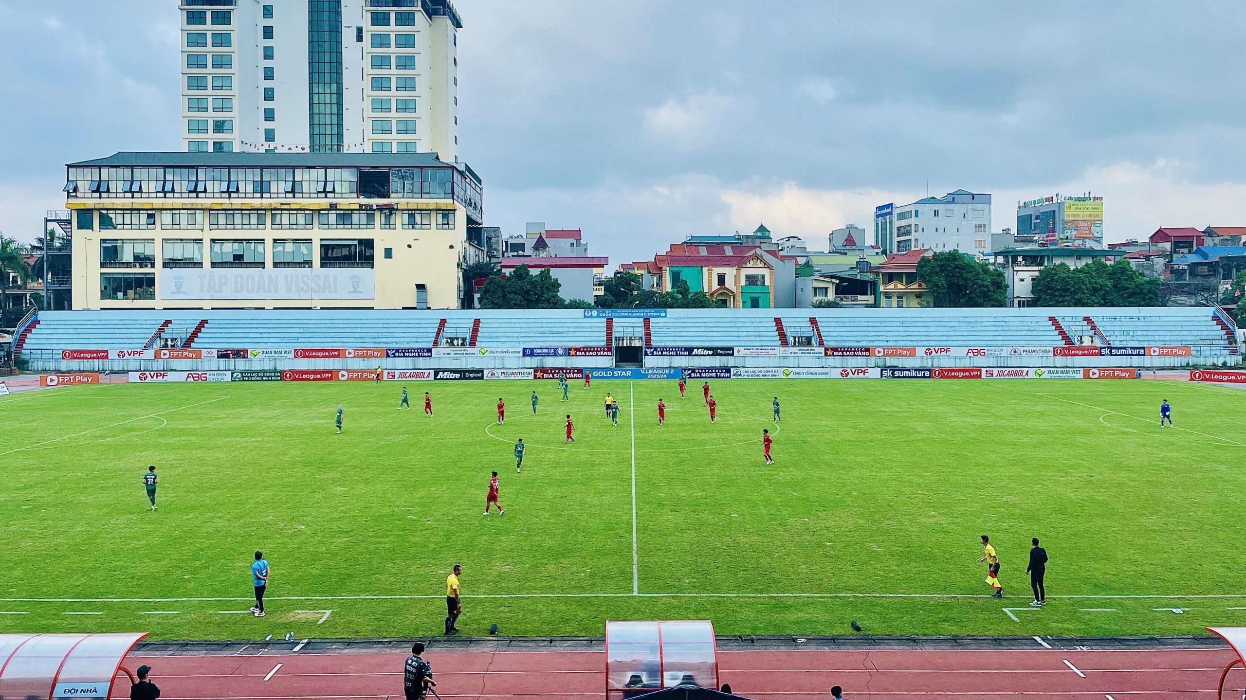 Sân vận động Ninh Bình trong một trận đấu V.League