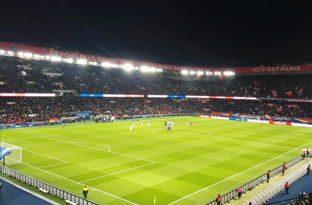 Sân vận động Parc des Princes ở Paris