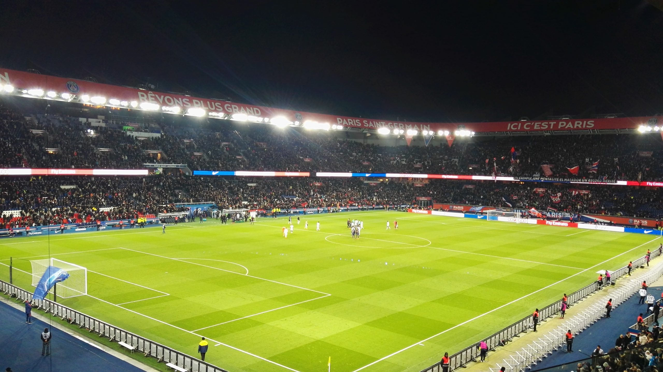 Sân vận động Parc des Princes ở Paris